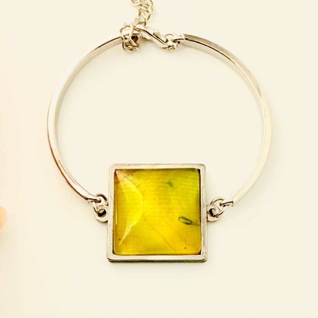 Elegant Silver Bracelet With Yellow Square 25$